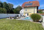 Großzügiges Familienhaus mit Pool in sonniger Lage