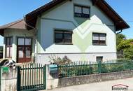 Ortsrand und Ruhelage - Hochwertige Landvilla mit großem Pool! Einfach Koffer packen und einziehen!