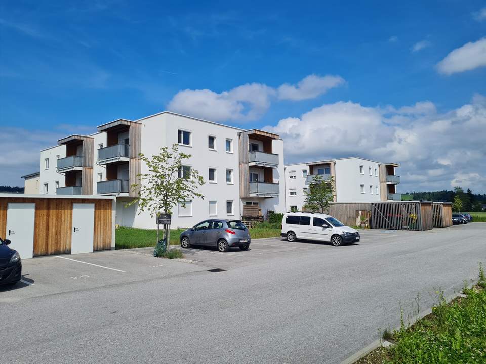 2-Zimmer-Wohnung mit Balkon, teilmöbliert