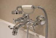 IMPOSANTE ALTBAUWOHNUNG MIT BALKON UND TRAUMBLICK AUF DIE KIRCHE II PRESTIGE UND ELEGANZ II WOHNEN IM DENKMALGESCHÜTZEN MÖDLINGER STADTJUWEL II FUSSGÄNGERZONE