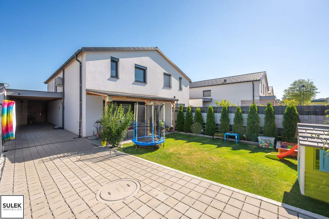 traumhafte Doppelhaushälfte mit Grünblick - PV, Wärmepumpe und Klimaanlage - Videobesichtigung online!