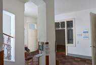 „Wohnung in einer Gründerzeitvilla am Hauptplatz: Ihre Wohnung mit Zukunftspotenzial“