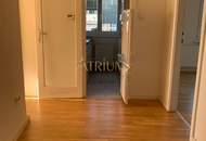 Lichtdurchflutete 2-Zimmer-Dachgeschosswohnung mit 40 m² Terrasse in ruhiger Lage