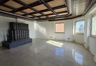 Großzügig konzipierte Wohnung * Loggia * KFZ Garagenplatz * Sauna * sanierungsbedürftig