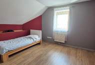 GERÄUMIGES EINFAMILIENHAUS MIT EBENEM GRUNDSTÜCK