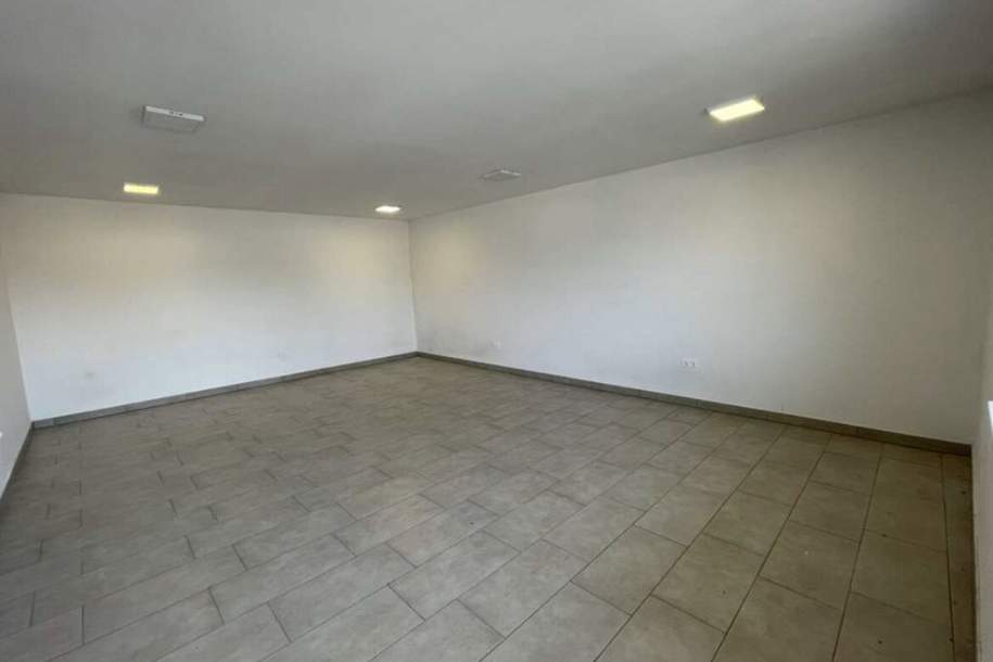 PROVISIONSFREI!!! Verschiedene Nutzungsmöglichkeiten Büro, Musik, Proberaum, Hobby, Fotostudio etc. 35 m², Gewerbeobjekt-miete, 300,00,€, 2601 Wiener Neustadt(Land)