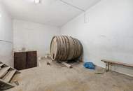 Vielseitige Gewerbe- und Wohnliegenschaft: diverse Hallenflächen, Wohngebäude und ein großzügiges Grundstück!