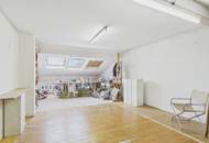 Ort der Kreativität - Ein Haus umgeben von Sandstein und viel Grün.