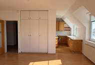 Helle 2-Zimmer-Wohnung mit Balkon im Zentrum