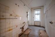 **Hannovermarkt** Renovation Opportunity: 3-Room Period Apartment with Airbnb Potential