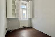 Weitblick, Ruhe & zentrale Lage – Sonnige Altbauwohnung mit Balkon