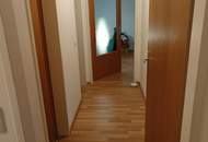 Hier wird hoher Wohnkomfort in ländlicher Gegend geboten! Hell und freundlich mit sonniger Loggia, viel Stauraum und kostenlosem Parkplatz direkt vor der Türe!