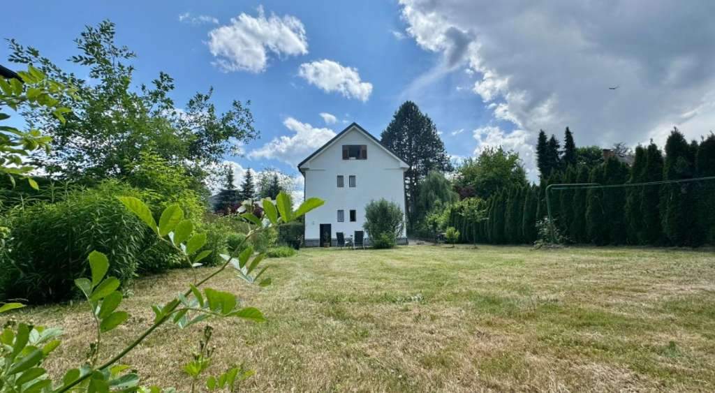 RARITÄT in St. Martin / Kreuzbergl: Grundstück mit Althausbestand (teilsaniert) in Bestlage