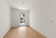 Wohnen, wo andere Urlaub machen: Erstklassige 5-Zimmer-Wohnung am Wasser mit 70m2 Balkon