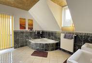 Exklusives Einfamilienhaus mit Pool, großem Garten und Doppelgarage | ZELLMANN IMMOBILIEN
