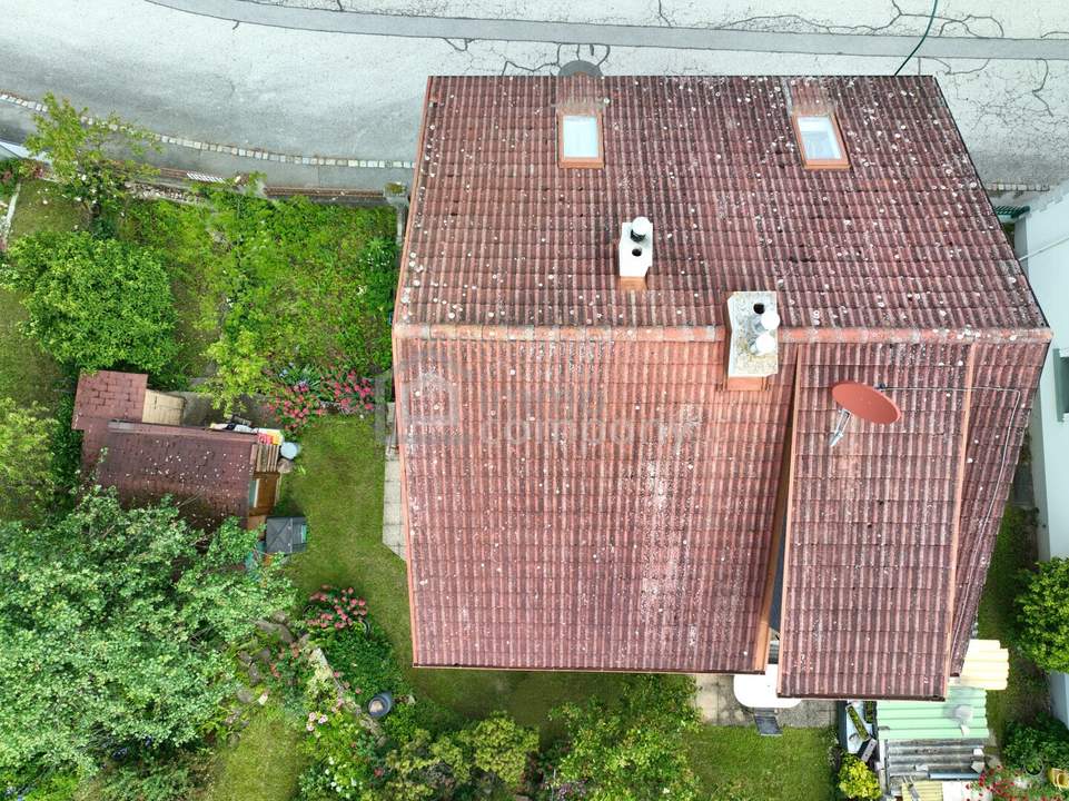 Renovierungsbedürftiges Haus mit idyllischen, großen Garten in Sommerein zu verkaufen!