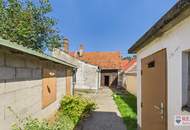 Sanierungsbedürftiges Haus mit riesigem Grundstück und Nebengebäuden
