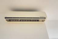 Klimatisierte 2-Zimmer-Wohnung mit zwei Terrassen und Ausblick auf das Schloss Schönbrunn und Steinhofkirche sowie ein opt. Stellplatz!