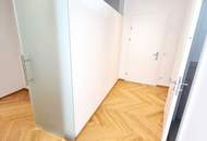 Ein Altbau, der verzaubert! Umfangreich und hochwertig sanierte Wohnschönheit mit großem Balkon und effizienter Erdwärme! Viel Privatsphäre + Viel Raum + Viel Grün!