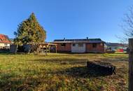 Sanierungsbedürftiger Bungalow mit großem Grundstück - in ruhiger, sonniger Lage