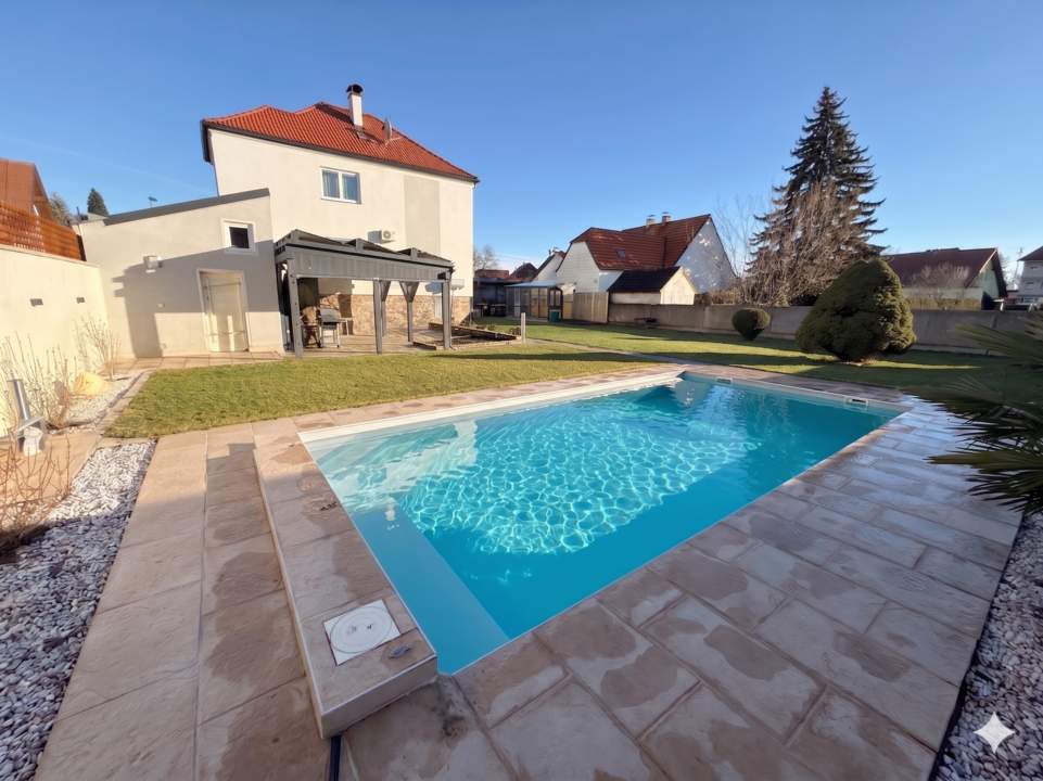 Provisionsfrei: Modernes Einfamilienhaus mit Pool, PV-Anlage, Erdwärme &amp; großem Garten