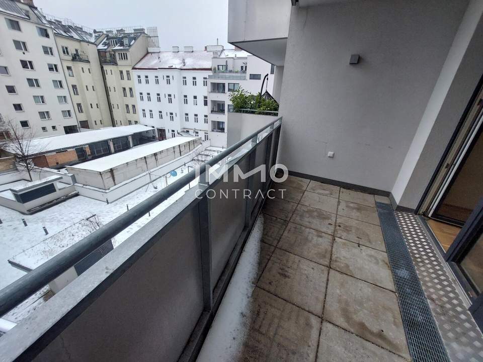 NUR SCHRIFTLICHE ANFRAGEN. Unbefristet. Hübsche und moderne Loggia -Wohnung in der Buchengasse,