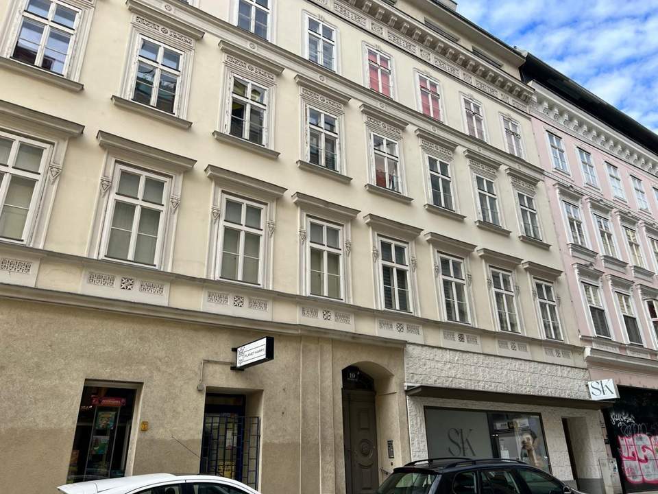 "Umbaufähige Wohnung in einem schönen Gründerzeit-Altbau!"