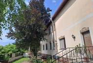 GROSSER EBENER GARTEN MIT TEILSANIERTEM HAUS MIT 2 WOHNEINHEITEN NAHE WIEN