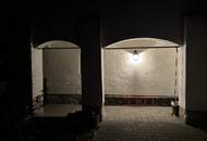 Herziges Hofgasslhäuschen mit Nebengebäude und Mini Garten