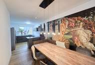 Neuwertige Eigentumswohnung mit Eigengarten sowie eine private Dachterrasse und zwei Garagenparkplätze.