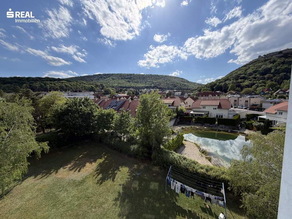 Zwei-Zimmer Wohnung mit traumhaftem Ausblick und Balkon