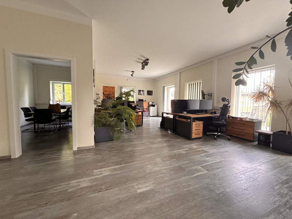 Top-Büro-, Praxis-, Kanzleifläche - ganzes Haus plus Freiflächen