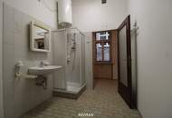 Altbauwohnung mit Entwicklungspotenzial: 73 m², 1. Stock, ruhige Lage zum Innenhof