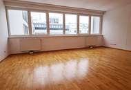 INNSTASSE, gepflegte 87 Neubau-Maisonette, 2 Zimmer, Komplettküche, Wannenbad, Parketten, 4. Liftstock