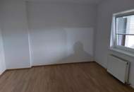 Thalgau: Große 2 Zimmerwohnung mit Loggia, Garage und Parkplatz