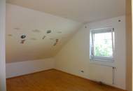 Großzügiges Einfamilienhaus in ruhiger Lage !