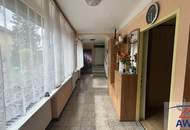 Preiswertes Wohnhaus mit Keller und Garage!