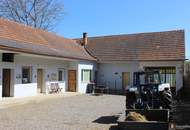 Willersdorf: Bauernhaus mit Nebengebäude in ruhiger Aussichtslage