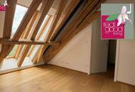Außergewöhnliche 4-Zimmer-Dachgeschosswohnung im topsanierten Altbau – Galerie, sichtbare Holzbalken & Terrasse beim Karmelitermarkt