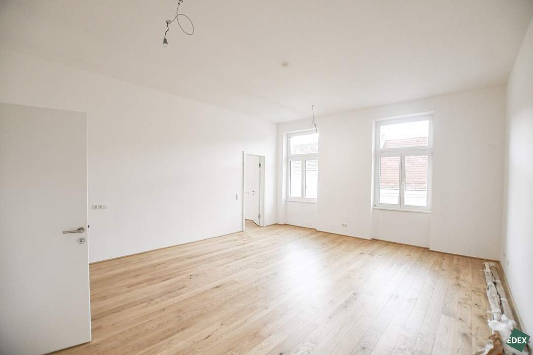 Erstbezug: Traumhafte 5-Zimmer Altbauwohnung mit Balkon beim Rochusmarkt