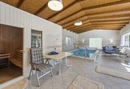 Großzügiges Familiendomizil mit uneinsichtigem Garten, Hallenbad, Sauna und Garage für 2 PKW