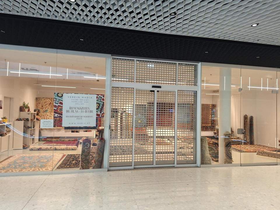 Attraktives Geschäftslokal im Erdgeschoss des frequentierten Einkaufszentrums Post am Rochus