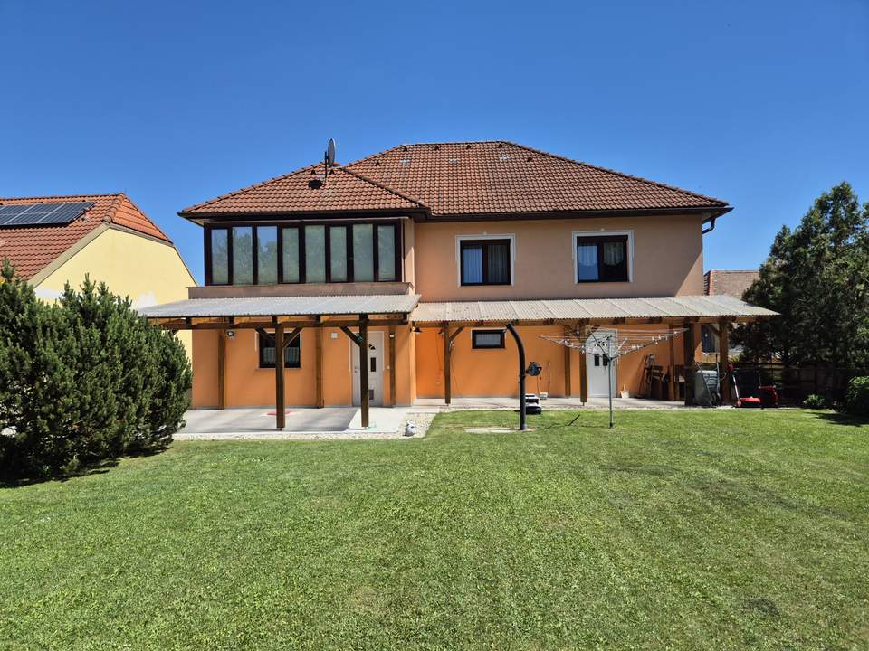 BUNGALOW MIT TRAUMHAFTEM GARTEN
