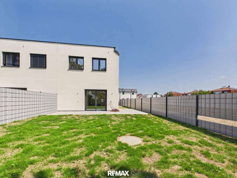 Schlüsselfertige Neubau-Doppelhaushälfte mit Vollunterkellerung