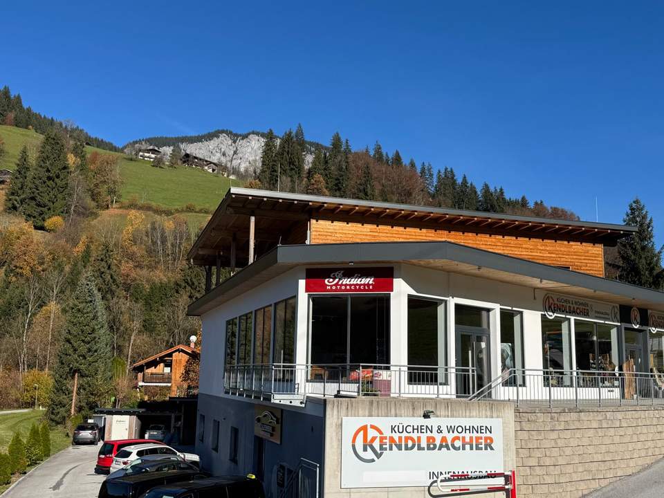 Attraktive Geschäftsfläche mit Verkaufs-Vorplatz in stark frequentierter Sichtlage