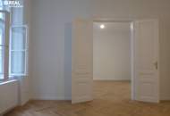 Nahe Stephansplatz - ERSTBEZUG ab 15.1.2026 - erstklassig sanierte Altbauwohnung mit kleiner Loggia im Jahrhundertwendehaus