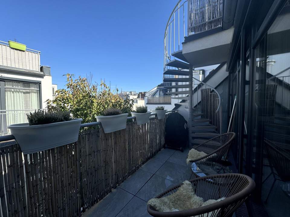 Moderne DG-Wohnung mit Terrasse &amp; Balkon! - Klimatisiert!