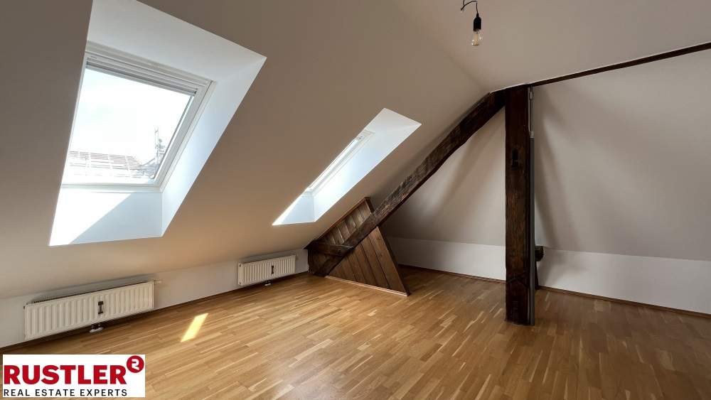 Gut aufgeteilte Dachgeschosswohnung in zentraler Lage