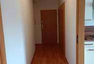 15549 Top Wohnung mit Balkon, Top Lage!