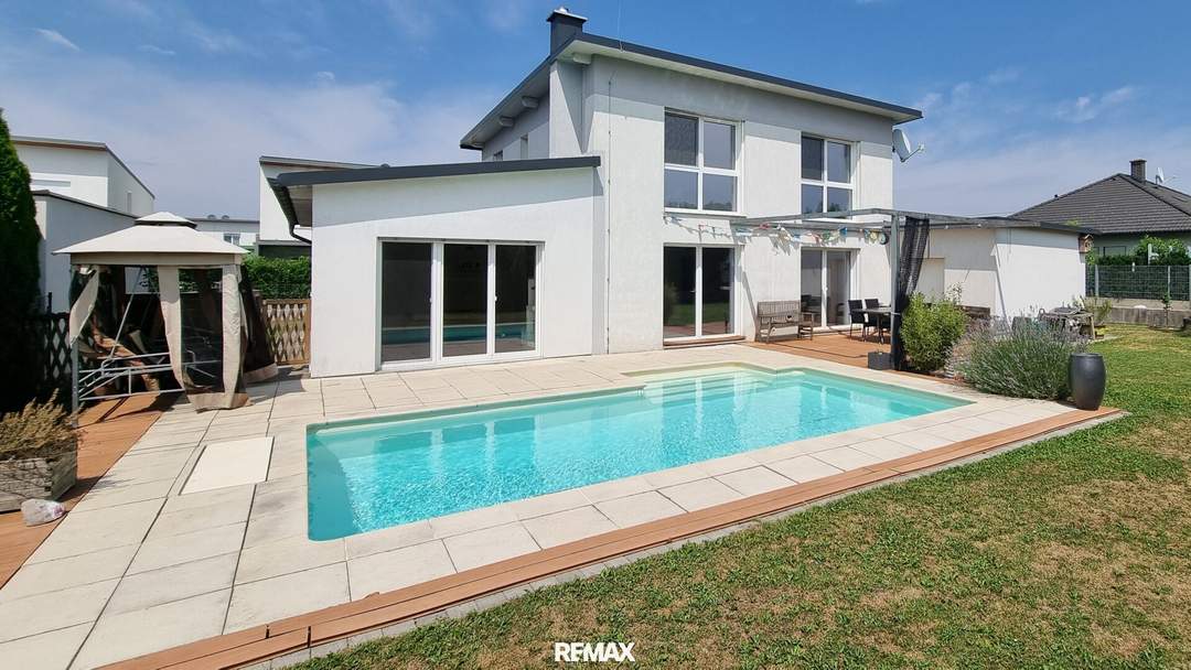 Modernes Einfamilienhaus mit Pool und Garage in Spratzern